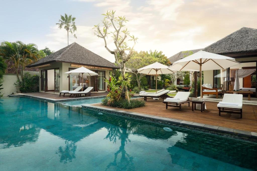 Luxury 5BR Private Villa – 5Mins Walking Distance to Canggu Beach